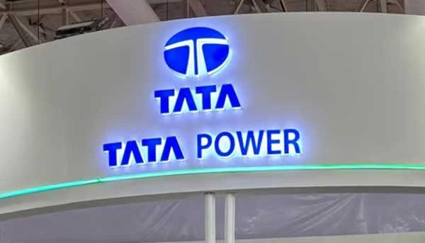 Tata Power vs Adani Power